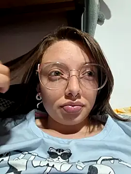 Snapshot of linda-schmidt chatting on 04-21-26, 01:42 linda-schmidt online show from 04-21-26, 01:42