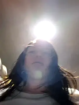 Snapshot of linda-schmidt chatting on 04-21-26, 02:51 linda-schmidt online show from 04-21-26, 02:51