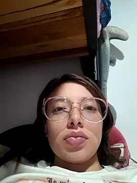 Snapshot of linda-schmidt chatting on 05-14-26, 02:18 linda-schmidt online show from 05-14-26, 02:18