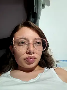 Snapshot of linda-schmidt chatting on 05-21-26, 03:13 linda-schmidt online show from 05-21-26, 03:13