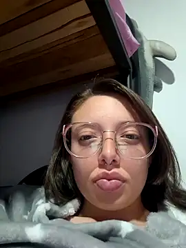 Snapshot of linda-schmidt chatting on 05-26-26, 10:50 linda-schmidt online show from 05-26-26, 10:50