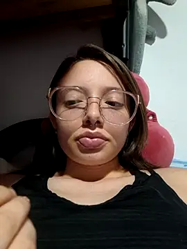 Snapshot of linda-schmidt chatting on 06-05-26, 01:34 linda-schmidt online show from 06-05-26, 01:34