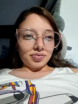 Snapshot of linda-schmidt chatting on 06-17-26, 03:53 linda-schmidt online show from 06-17-26, 03:53