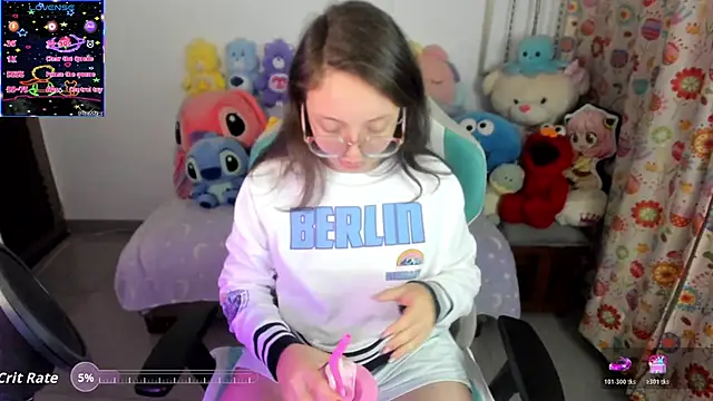 Snapshot of linda-schmidt chatting on 06-18-26, 11:31 linda-schmidt online show from 06-18-26, 11:31
