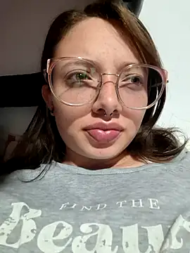 Snapshot of linda-schmidt chatting on 07-18-26, 04:49 linda-schmidt online show from 07-18-26, 04:49
