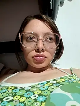 Snapshot of linda-schmidt chatting on 07-19-26, 03:21 linda-schmidt online show from 07-19-26, 03:21
