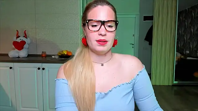 HotTiffani online show from 11-23-25, 06:35