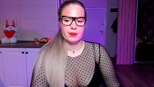 HotTiffani online show from 11-26-25, 03:35