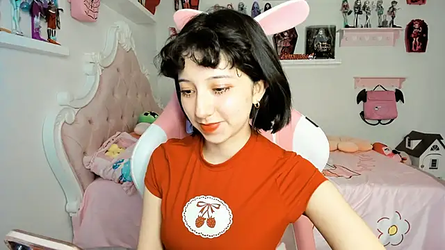 Snapshot of cherrycute chatting on 11-29-25, 08:39 cherrycute online show from 11-29-25, 08:39