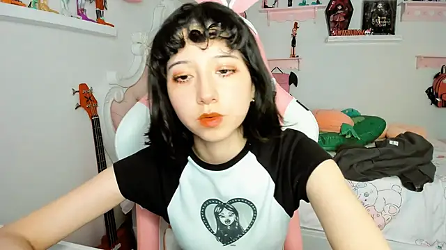 Snapshot of cherrycute chatting on 12-20-25, 07:37 cherrycute online show from 12-20-25, 07:37