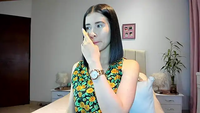 macarena vallejo online show from 02-18-25, 01:54