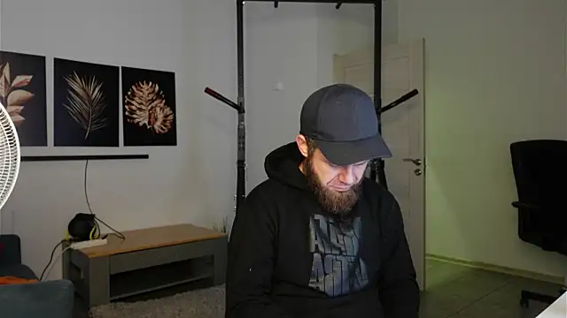 Snapshot of Tommy_Burnz chatting on 11-19-25, 06:46 Tommy Burnz online show from 11-19-25, 06:46