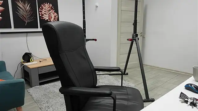 Snapshot of Tommy_Burnz chatting on 11-20-25, 01:44 Tommy Burnz online show from 11-20-25, 01:44