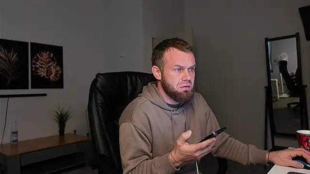 Snapshot of Tommy_Burnz chatting on 12-20-25, 08:10 Tommy Burnz online show from 12-20-25, 08:10