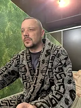 Snapshot of DanielOhCool chatting on 04-10-26, 04:06 DanielOhCool online show from 04-10-26, 04:06