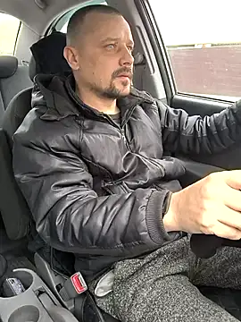 Snapshot of DanielOhCool chatting on 04-15-26, 10:11 DanielOhCool online show from 04-15-26, 10:11