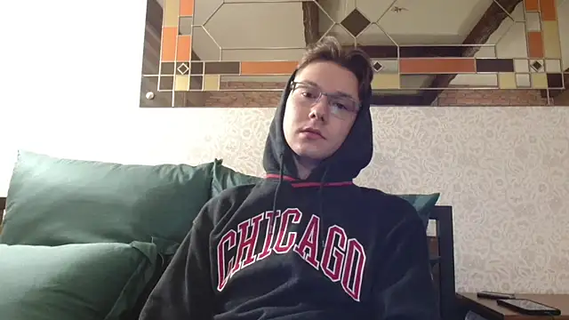 Snapshot of newcomer_2021 chatting on 10-18-25, 03:24 newcomer 2021 online show from 10-18-25, 03:24