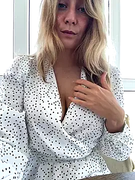 Snapshot of Puzdosia chatting on 10-07-25, 10:34 Puzdosia online show from 10-07-25, 10:34