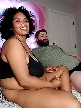 Snapshot of TasteeKitty chatting on 10-01-25, 12:05 TasteeKitty online show from 10-01-25, 12:05