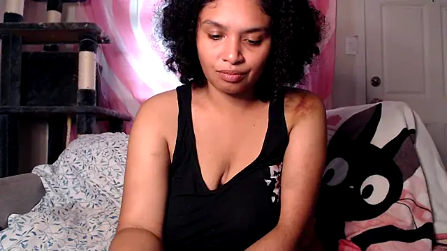 Snapshot of TasteeKitty chatting on 10-25-25, 07:52 TasteeKitty online show from 10-25-25, 07:52