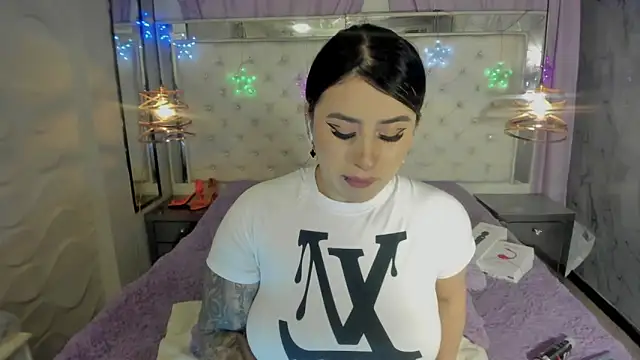 Snapshot of Nara_belen chatting on 12-18-25, 03:23 Nara belen online show from 12-18-25, 03:23