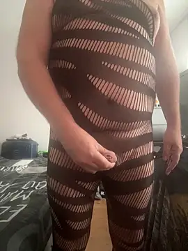 Snapshot of misterfield chatting on 11-24-25, 09:20 misterfield online show from 11-24-25, 09:20