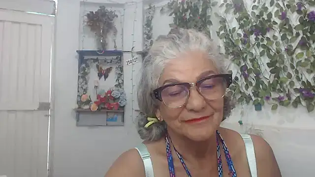Snapshot of FunnyGrandma chatting on 12-02-24, 06:10 FunnyGrandma online show from 12-02-24, 06:10