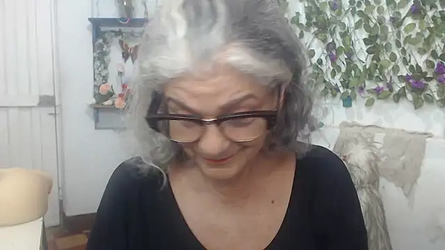 Snapshot of FunnyGrandma chatting on 12-03-24, 11:24 FunnyGrandma online show from 12-03-24, 11:24