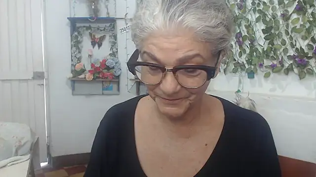 Snapshot of FunnyGrandma chatting on 12-05-24, 07:06 FunnyGrandma online show from 12-05-24, 07:06