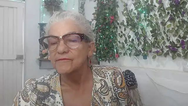 Snapshot of FunnyGrandma chatting on 12-07-24, 04:36 FunnyGrandma online show from 12-07-24, 04:36