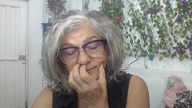 Snapshot of FunnyGrandma chatting on 12-08-24, 03:10 FunnyGrandma online show from 12-08-24, 03:10