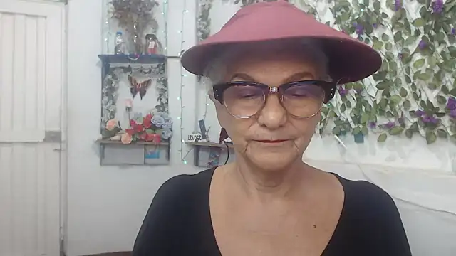Snapshot of FunnyGrandma chatting on 12-09-24, 10:41 FunnyGrandma online show from 12-09-24, 10:41