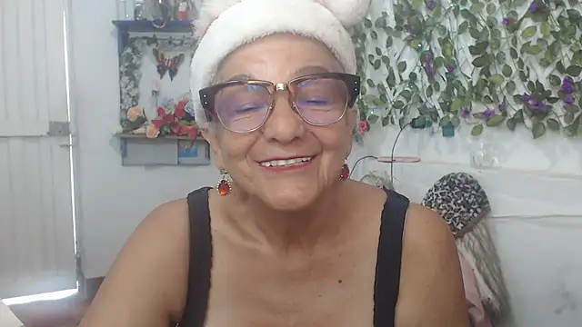 Snapshot of FunnyGrandma chatting on 12-11-24, 04:53 FunnyGrandma online show from 12-11-24, 04:53