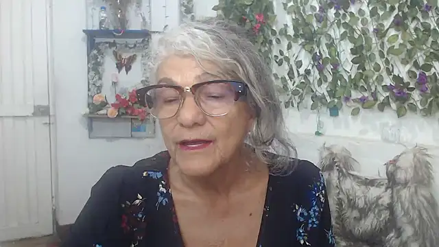 Snapshot of FunnyGrandma chatting on 12-15-24, 12:18 FunnyGrandma online show from 12-15-24, 12:18