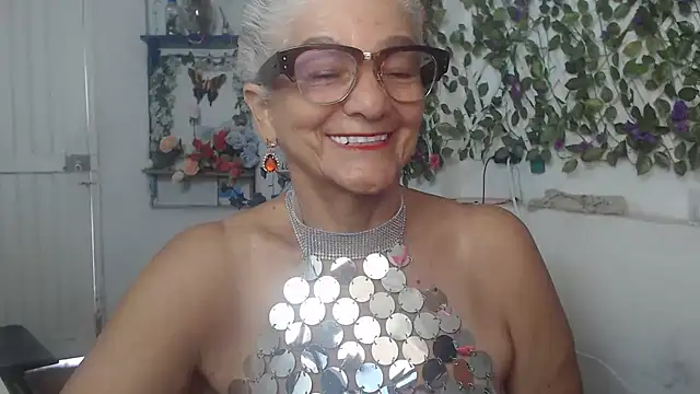 Snapshot of FunnyGrandma chatting on 12-21-24, 07:27 FunnyGrandma online show from 12-21-24, 07:27