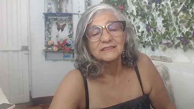 Snapshot of FunnyGrandma chatting on 12-24-24, 11:11 FunnyGrandma online show from 12-24-24, 11:11