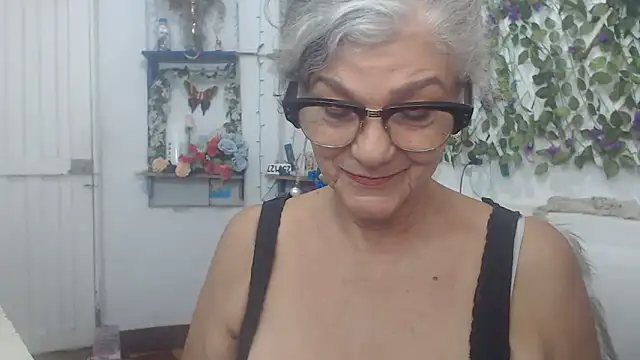Snapshot of FunnyGrandma chatting on 12-26-24, 01:29 FunnyGrandma online show from 12-26-24, 01:29
