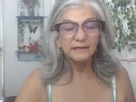 Snapshot of FunnyGrandma chatting on 12-28-24, 07:33 FunnyGrandma online show from 12-28-24, 07:33