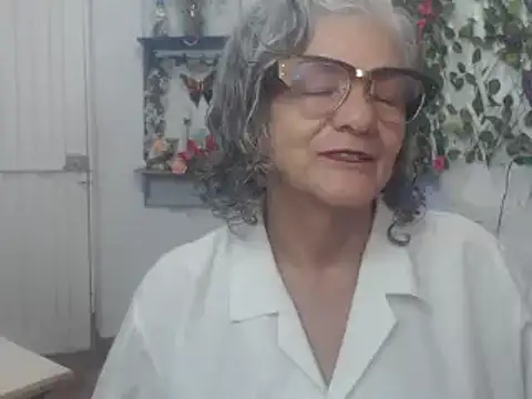Snapshot of FunnyGrandma chatting on 01-09-25, 09:16 FunnyGrandma online show from 01-09-25, 09:16