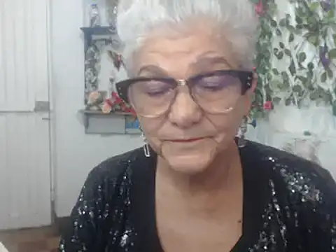 Snapshot of FunnyGrandma chatting on 01-11-25, 03:13 FunnyGrandma online show from 01-11-25, 03:13