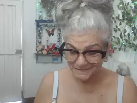 Snapshot of FunnyGrandma chatting on 01-11-25, 07:38 FunnyGrandma online show from 01-11-25, 07:38