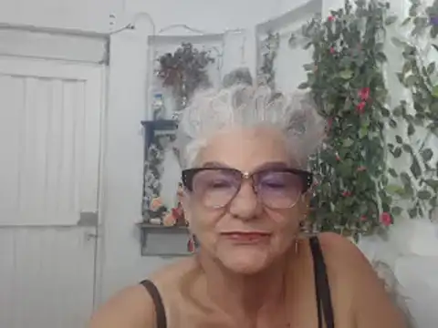 Snapshot of FunnyGrandma chatting on 01-26-25, 03:48 FunnyGrandma online show from 01-26-25, 03:48