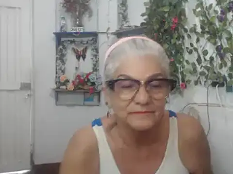 Snapshot of FunnyGrandma chatting on 01-27-25, 09:22 FunnyGrandma online show from 01-27-25, 09:22