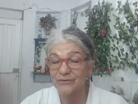 Snapshot of FunnyGrandma chatting on 02-02-25, 03:54 FunnyGrandma online show from 02-02-25, 03:54