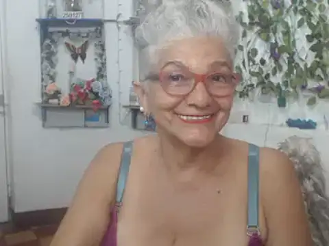 Snapshot of FunnyGrandma chatting on 02-08-25, 05:40 FunnyGrandma online show from 02-08-25, 05:40