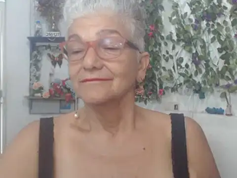 Snapshot of FunnyGrandma chatting on 02-08-25, 06:01 FunnyGrandma online show from 02-08-25, 06:01