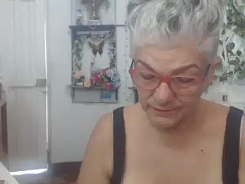 Snapshot of FunnyGrandma chatting on 02-10-25, 05:09 FunnyGrandma online show from 02-10-25, 05:09