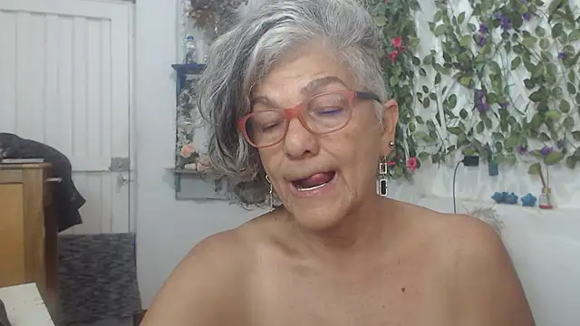 Snapshot of FunnyGrandma chatting on 02-12-25, 04:44 FunnyGrandma online show from 02-12-25, 04:44