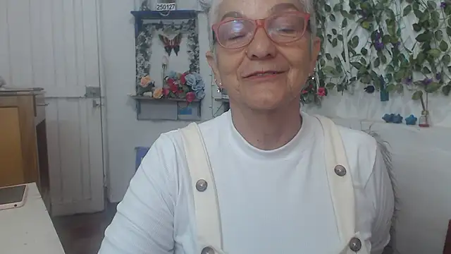 Snapshot of FunnyGrandma chatting on 02-13-25, 01:29 FunnyGrandma online show from 02-13-25, 01:29
