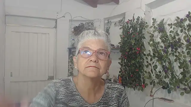Snapshot of FunnyGrandma chatting on 02-14-25, 04:15 FunnyGrandma online show from 02-14-25, 04:15
